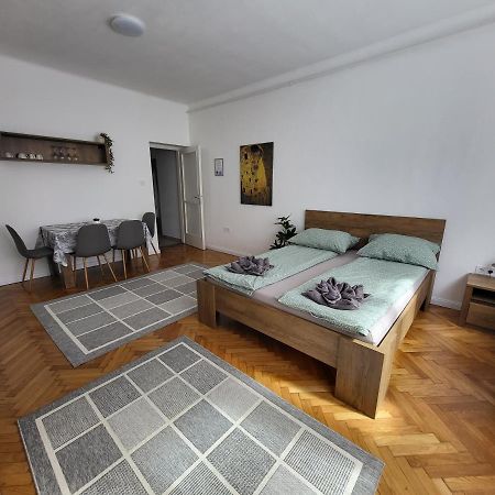 Downtown Studio Apartman Pětikostelí Exteriér fotografie