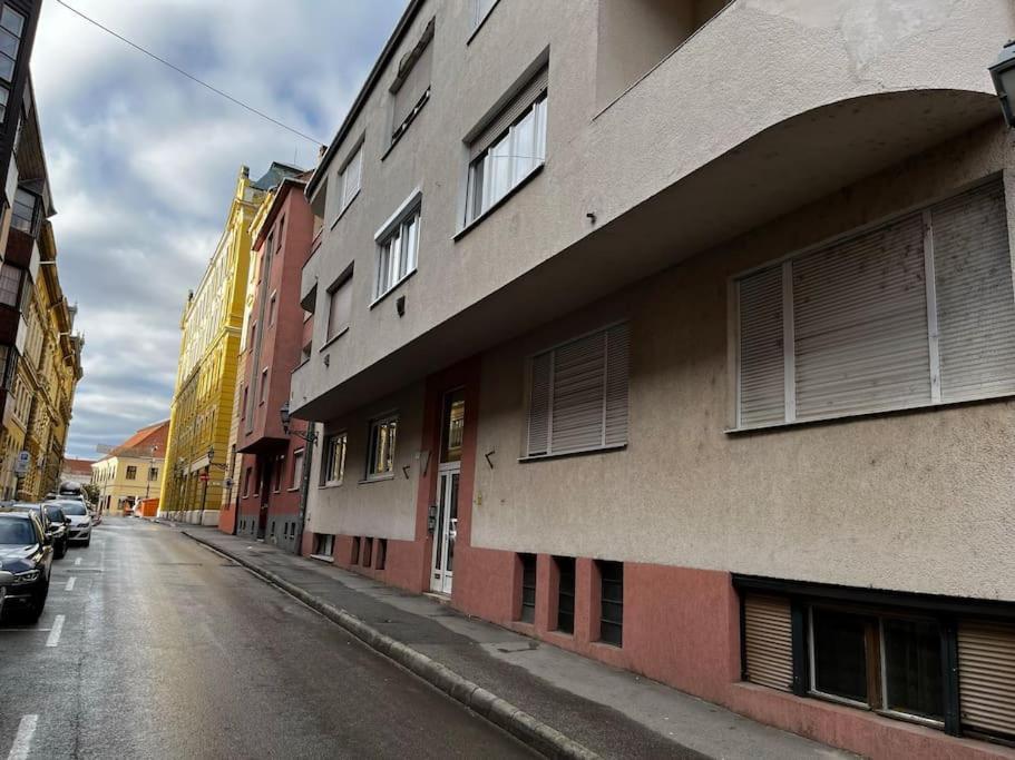 Downtown Studio Apartman Pětikostelí Exteriér fotografie